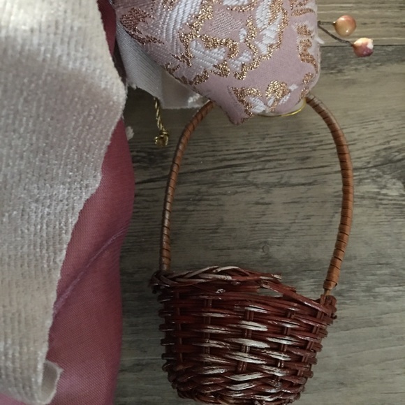 FATHER CHRISTMAS - PORCELAIN DOLL - 16" - Picture 10 of 10